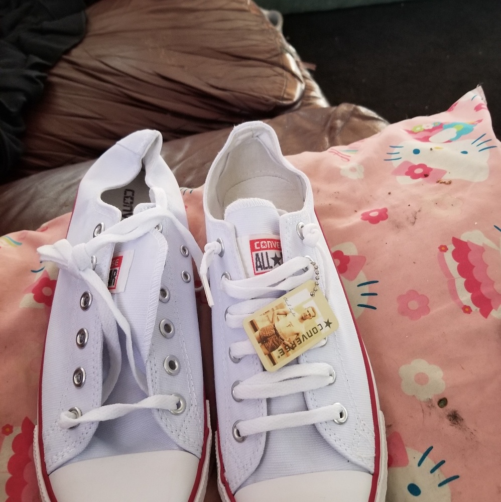 Converse tennis shoes